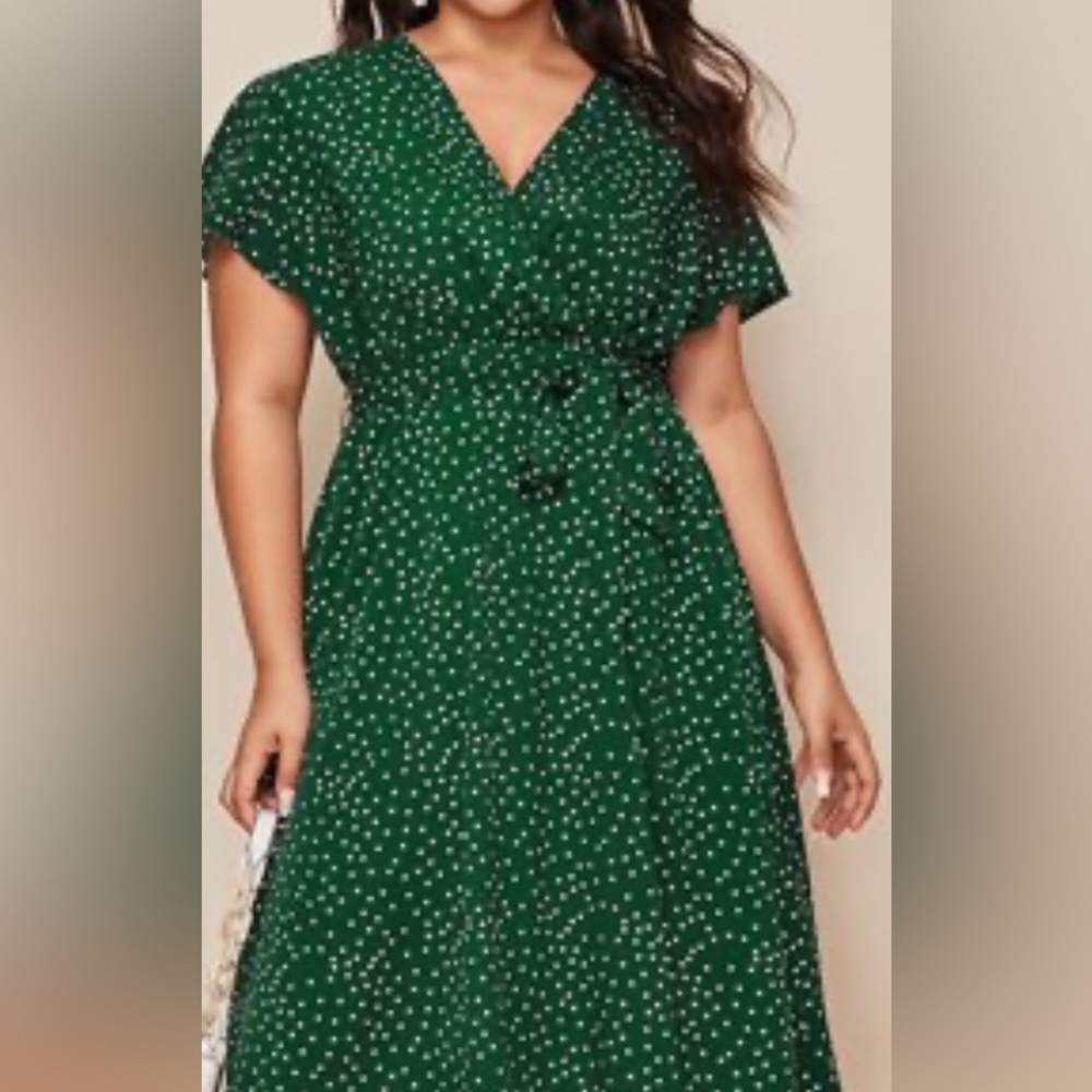SHEIN CURVE Size 4XL, Green With White Polka Dots Midi Dress